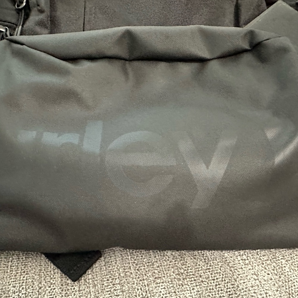 Hurley - Picture 3 of 3